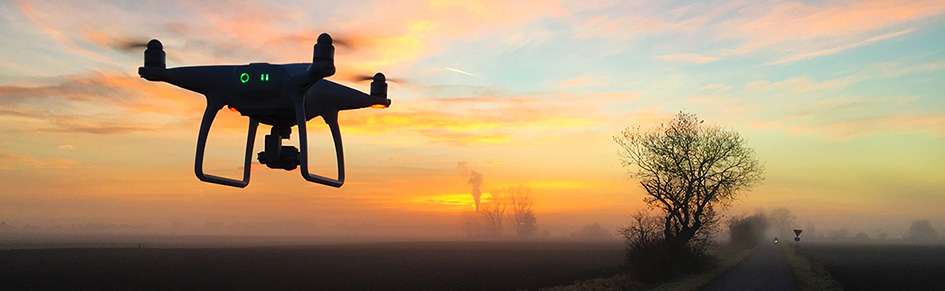 drohne-abendstimmung-tapmedia-eller-design-werbeagentur Video als das Content-Marketing der Zukunft. Das Bild zeigt eine Drohne in der Abendstimmung